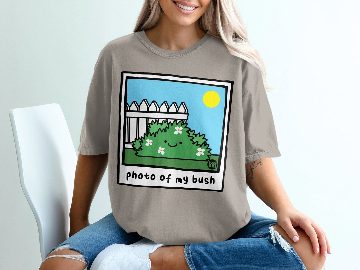 Kawaii bush with smiley face, white picket fence, and sun.