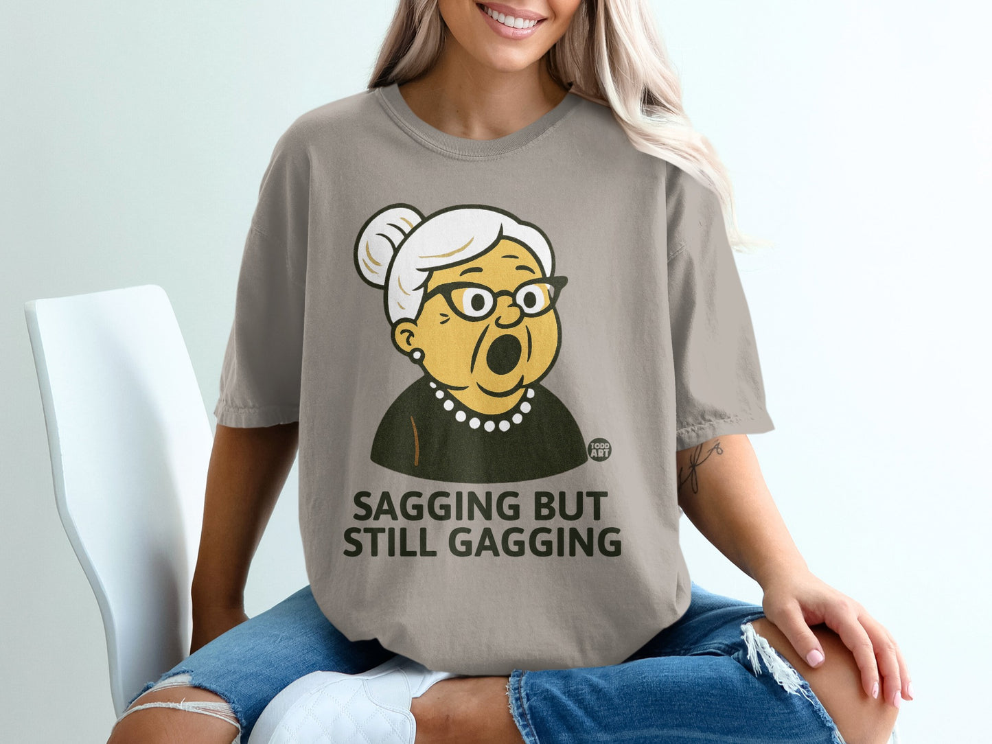 Sagging But Still Gagging Funny Grandma Lady T-shirt