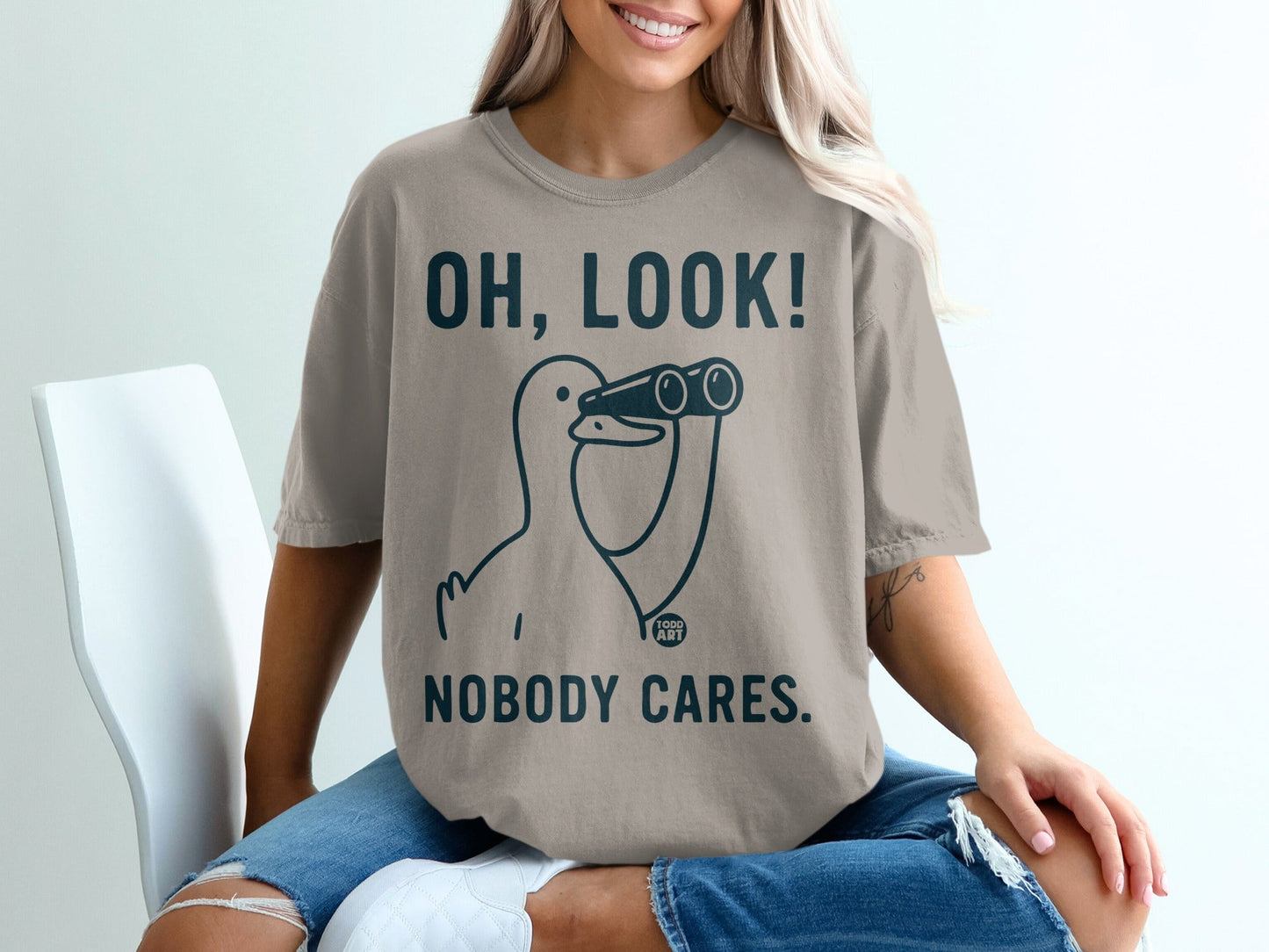 Funny Oh Look Nobody Cares Duck Graphic T-Shirt