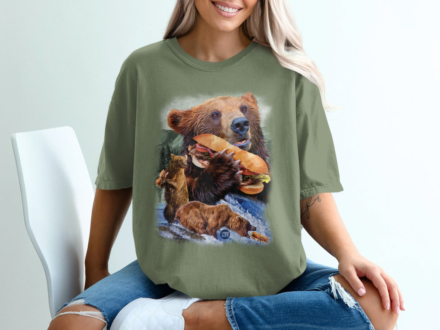 Bear Eating Sandwich Graphic T-Shirt Casual Wear