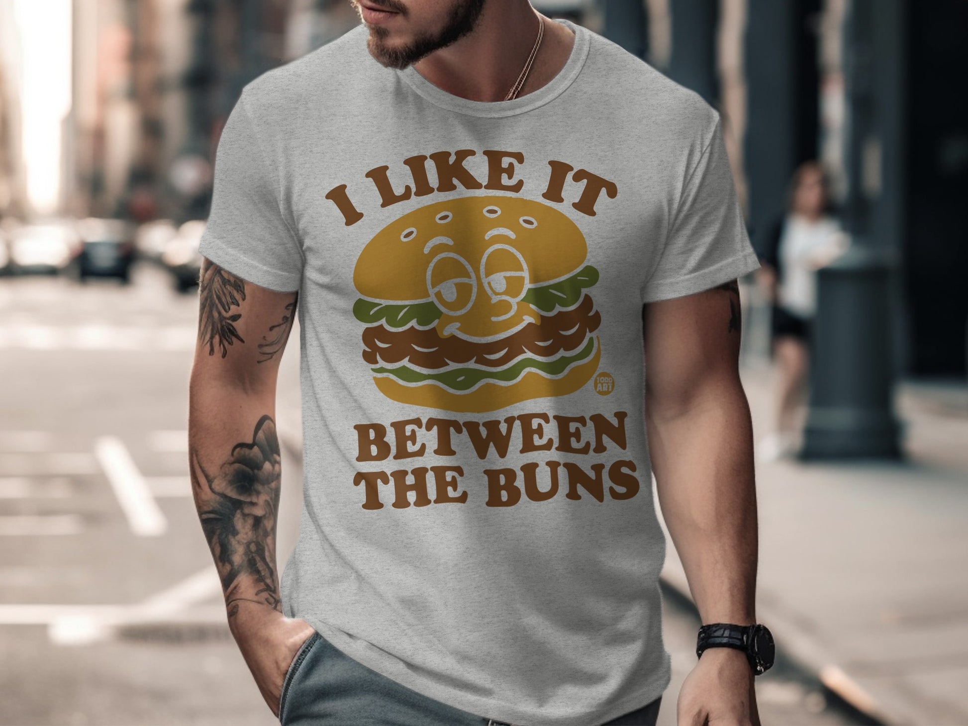I Like It Between the Buns Graphic T-shirt