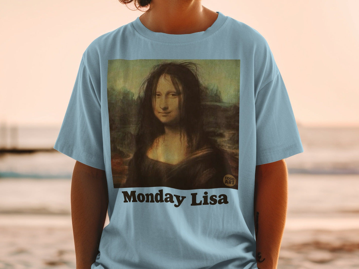 T-shirt with "Monday Lisa" text and Mona Lisa painting.
