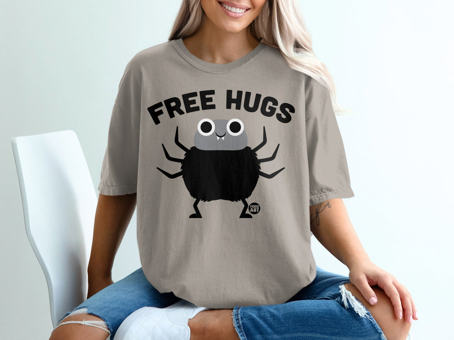Free Hugs Funny Spider Todd Art Graphic T-shirt