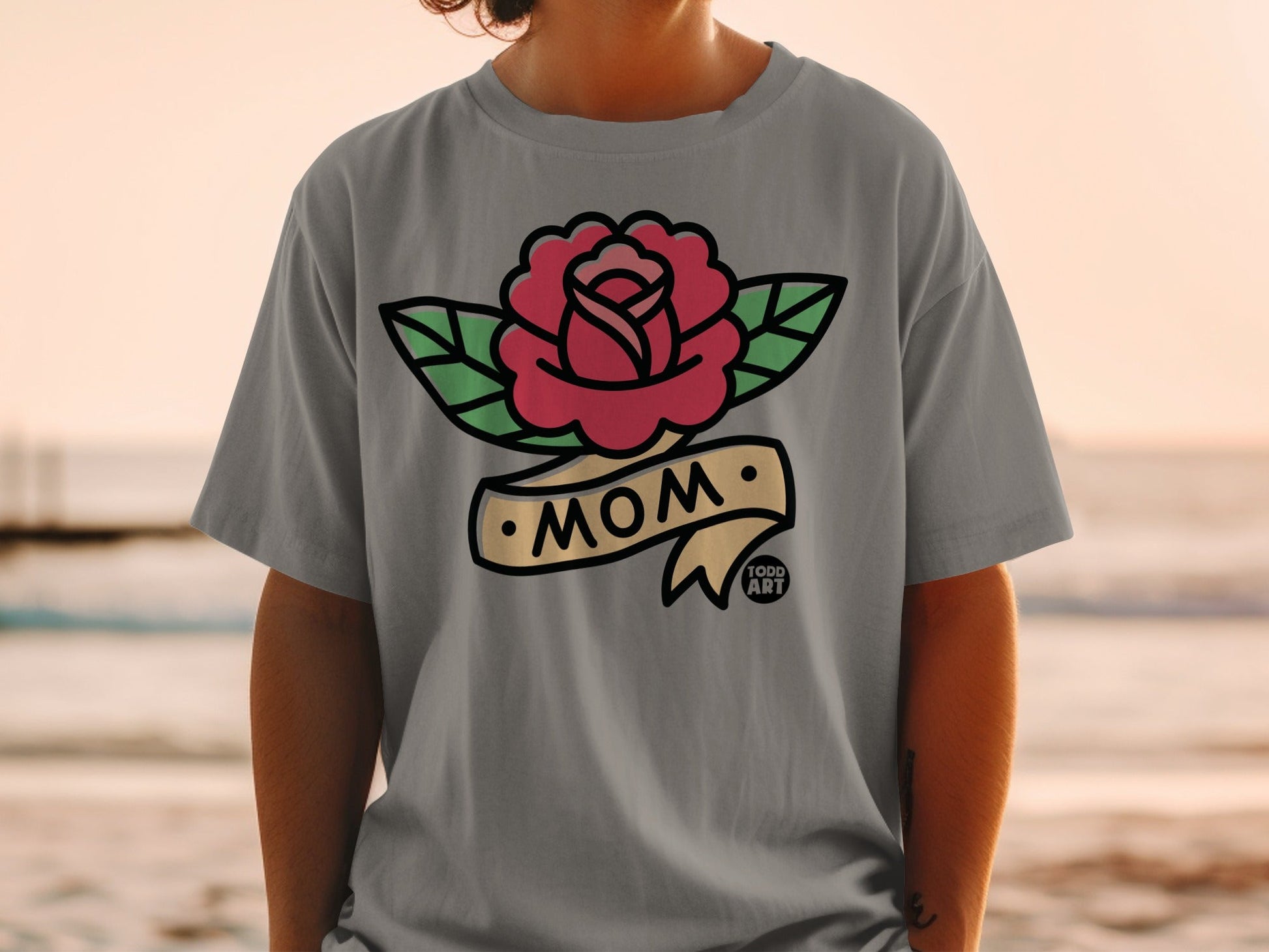 Gray t-shirt with a pink rose and "MOM" banner tattoo design.