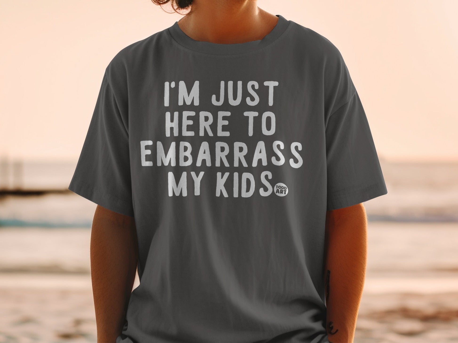 I'm Just Here to Embarrass My Kids Funny T-Shirt