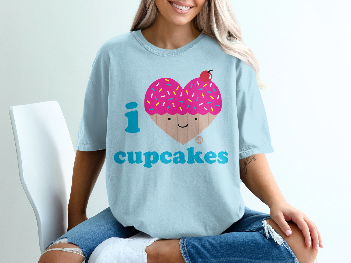 I Heart Cupcakes Cute Fun Graphic T-Shirt