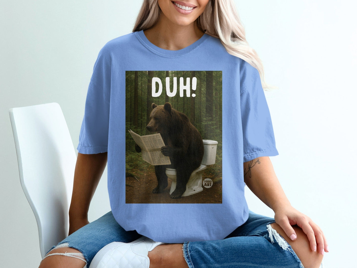Funny Bear Reading Newspaper Duh Graphic T-shirt