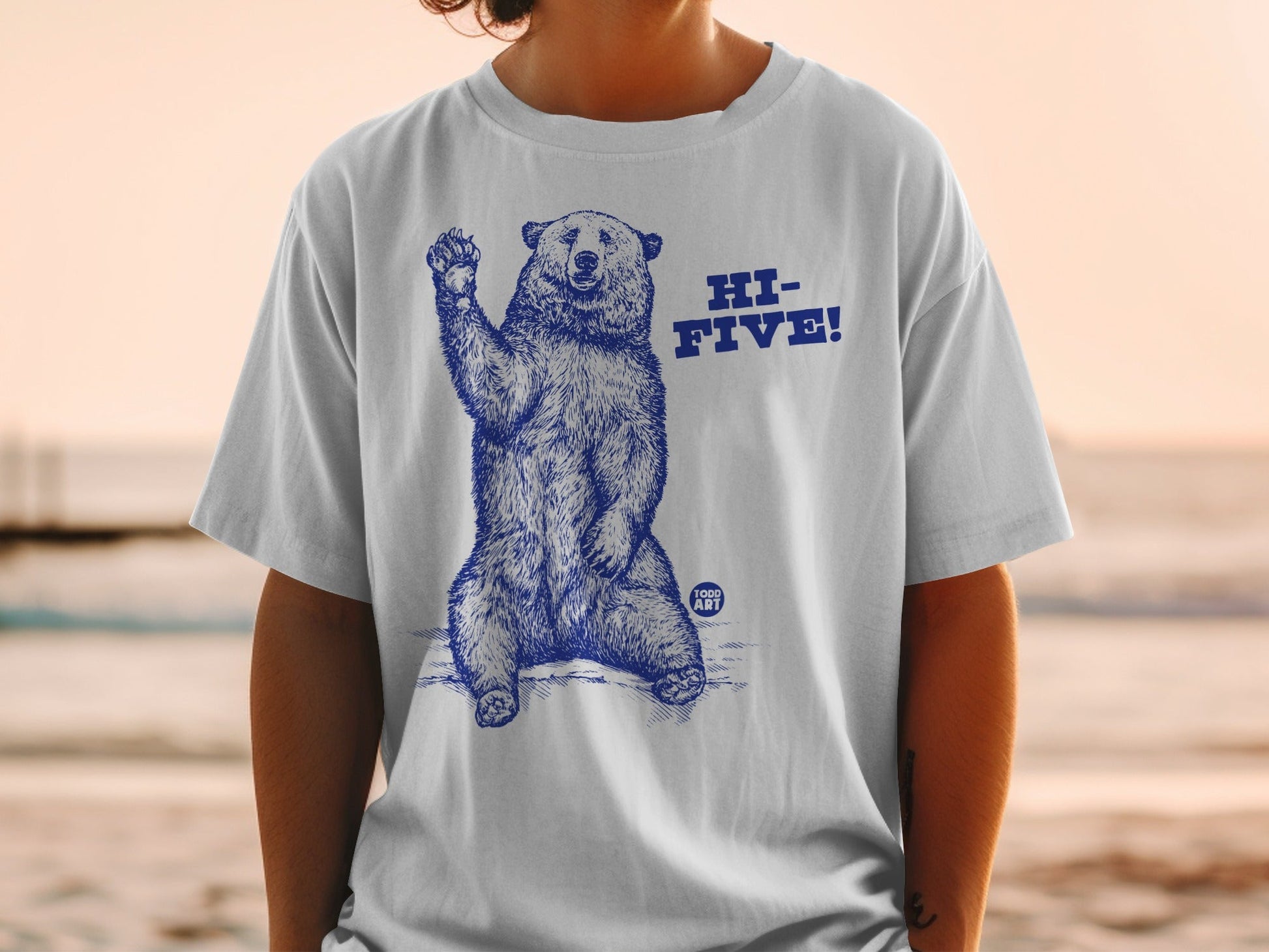 Hi-Five Bear Graphic Tee for Casual Outfit