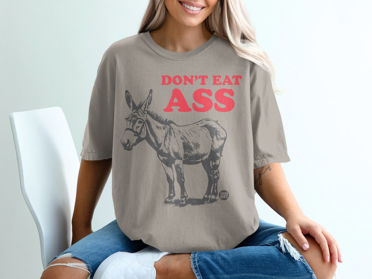 Funny Don't Eat Ass Graphic Tee for Animal Lovers