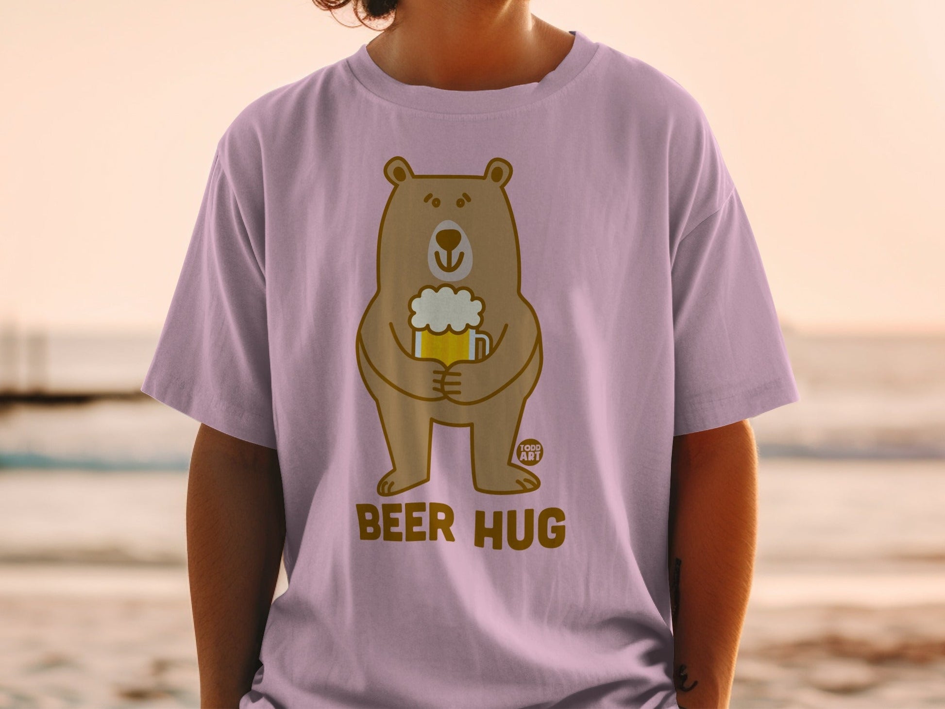 Cute Bear Hug Graphic Tee for Nature Lovers