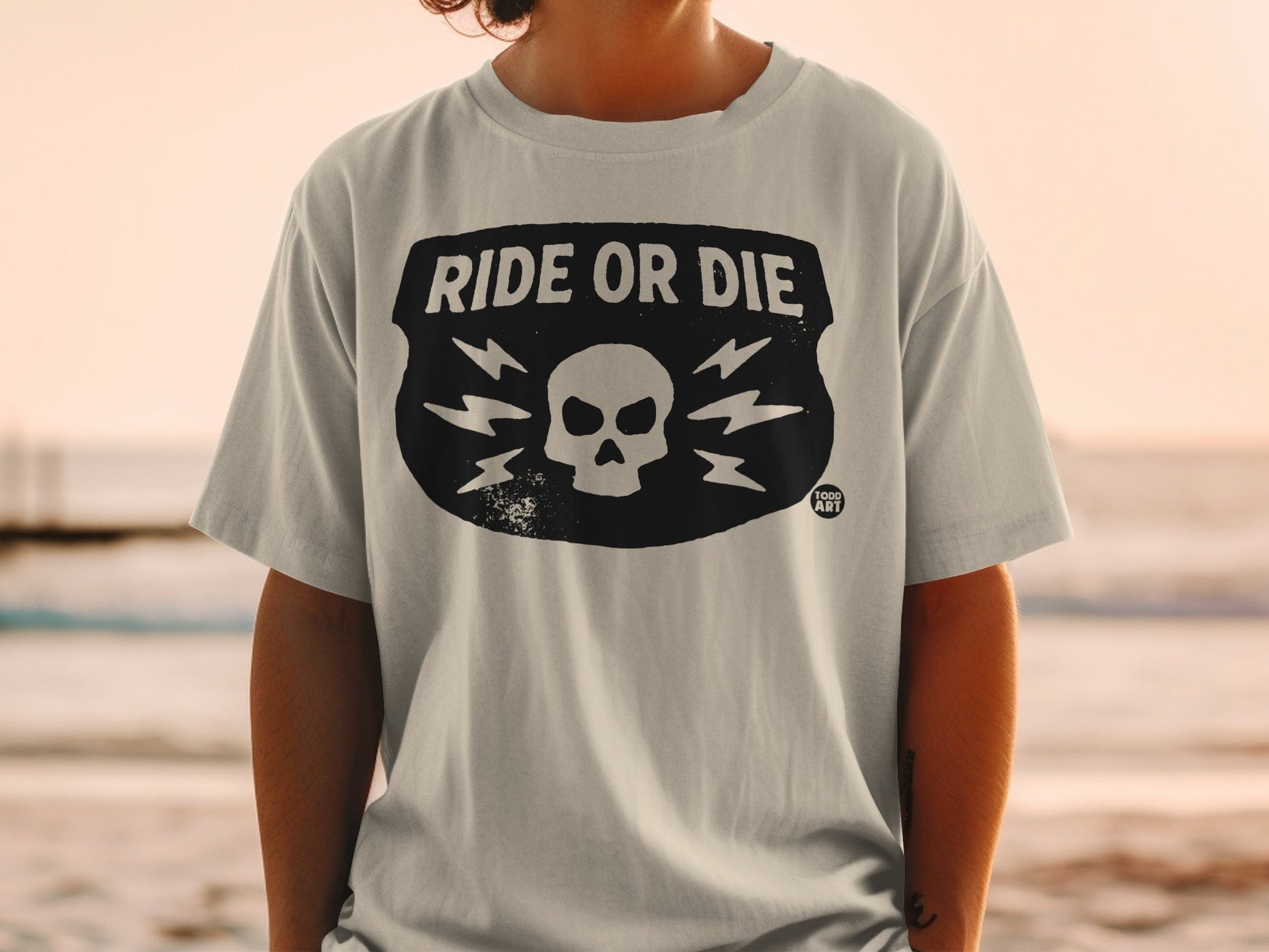 T-shirt with "RIDE OR DIE" and skull with lightning bolts.