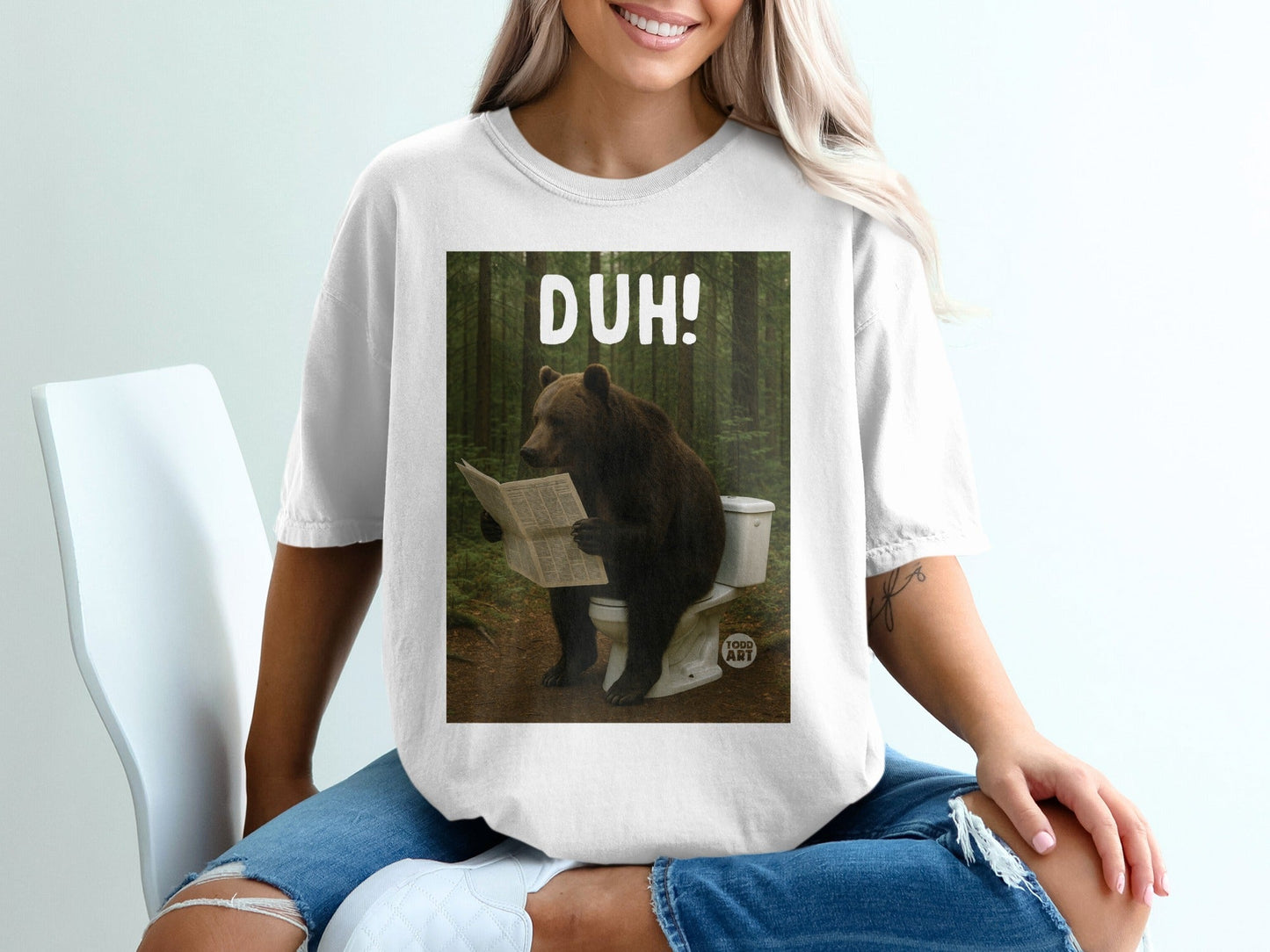 Bear Reading Newspaper on Toilet Duh! T-Shirt