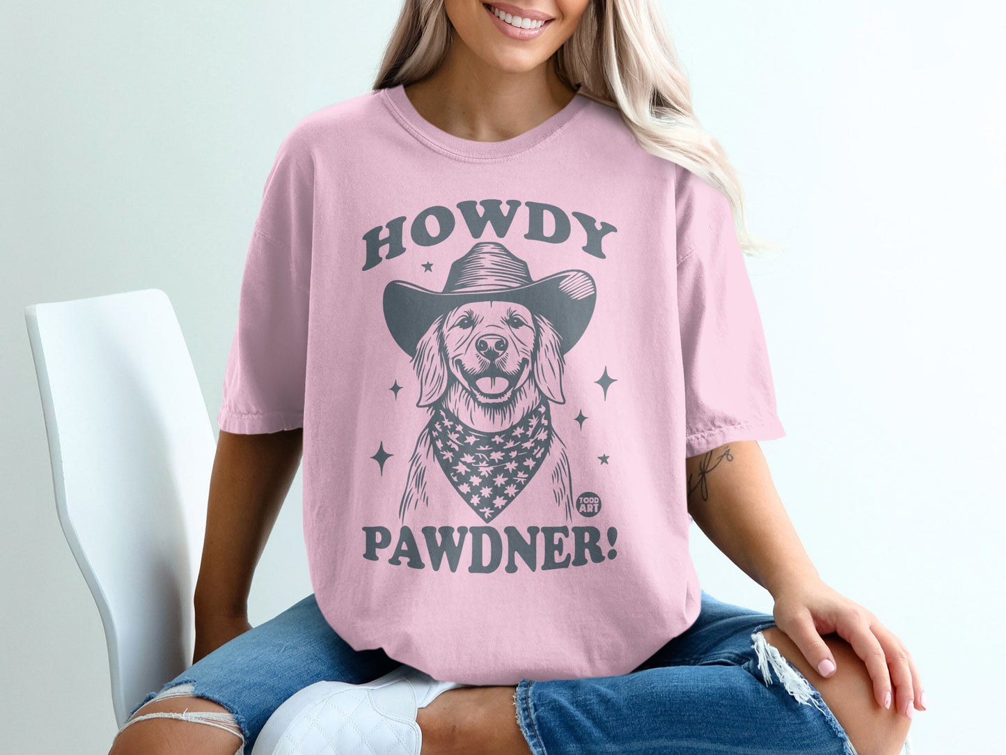 Howdy Pawdner Dog Wearing Hat Printed T-shirt