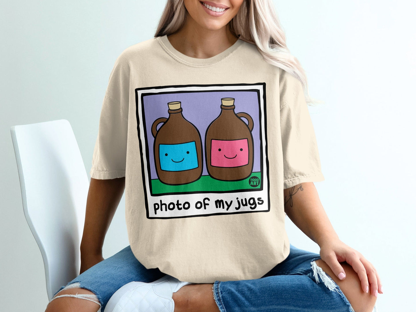 Cartoon jugs, one blue, one pink, with smiling faces.
