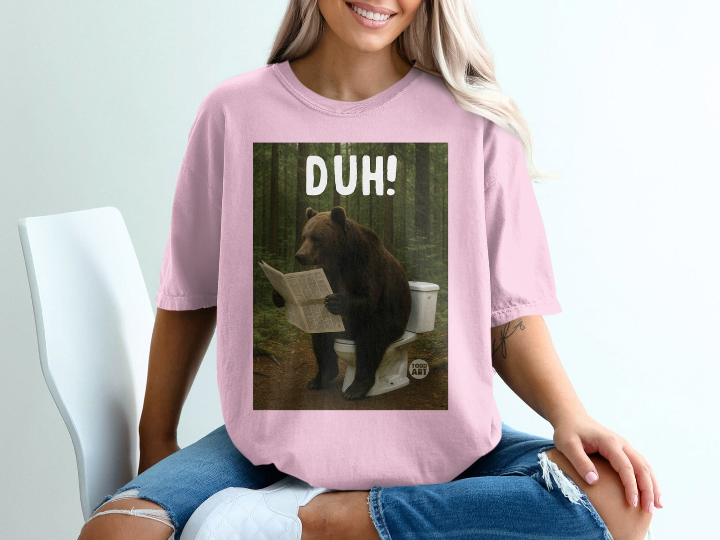 Funny Bear Reading on Toilet Graphic T-Shirt