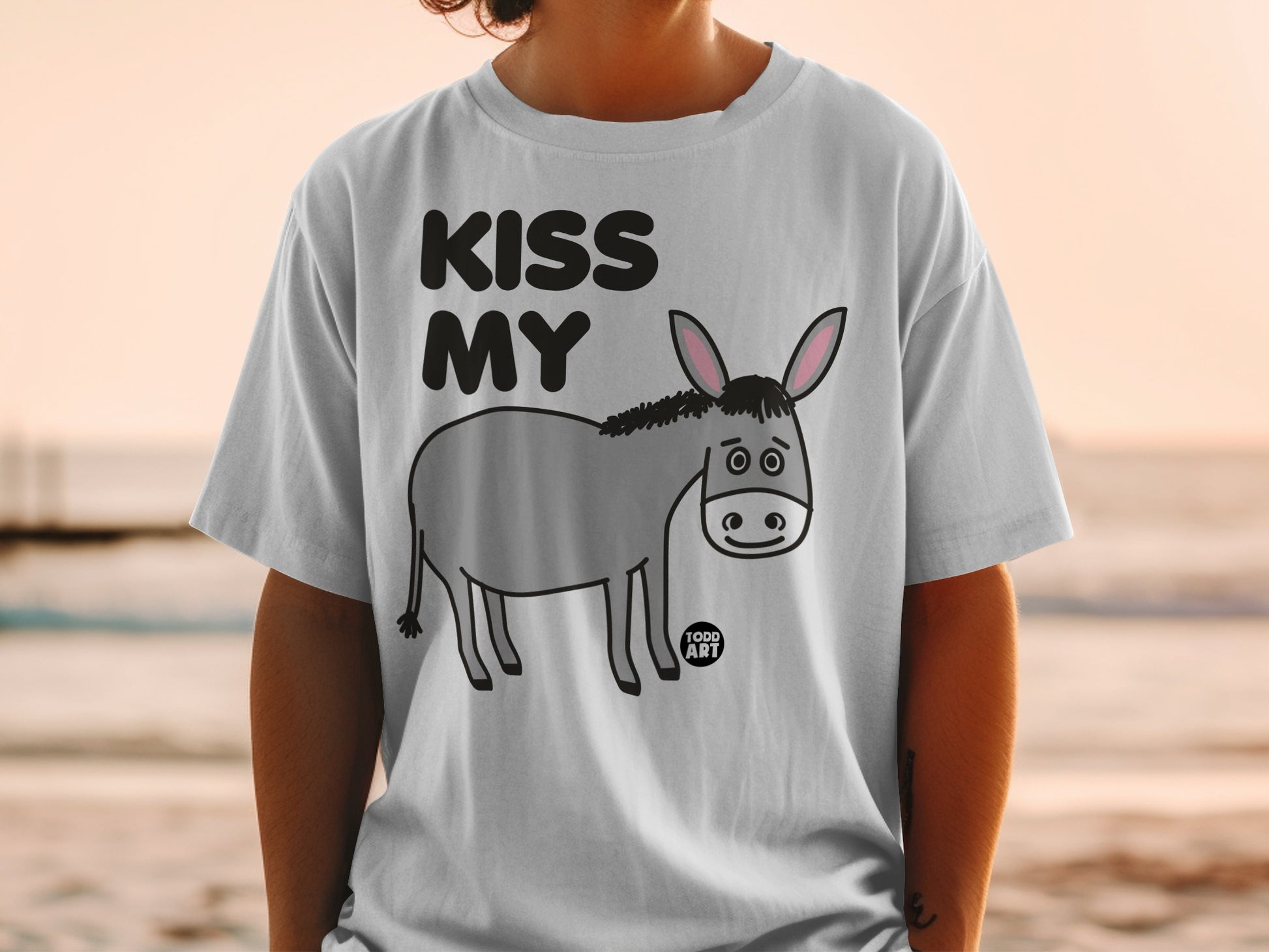 Humorous Kiss My Donkey Graphic Tee For Casual Wear