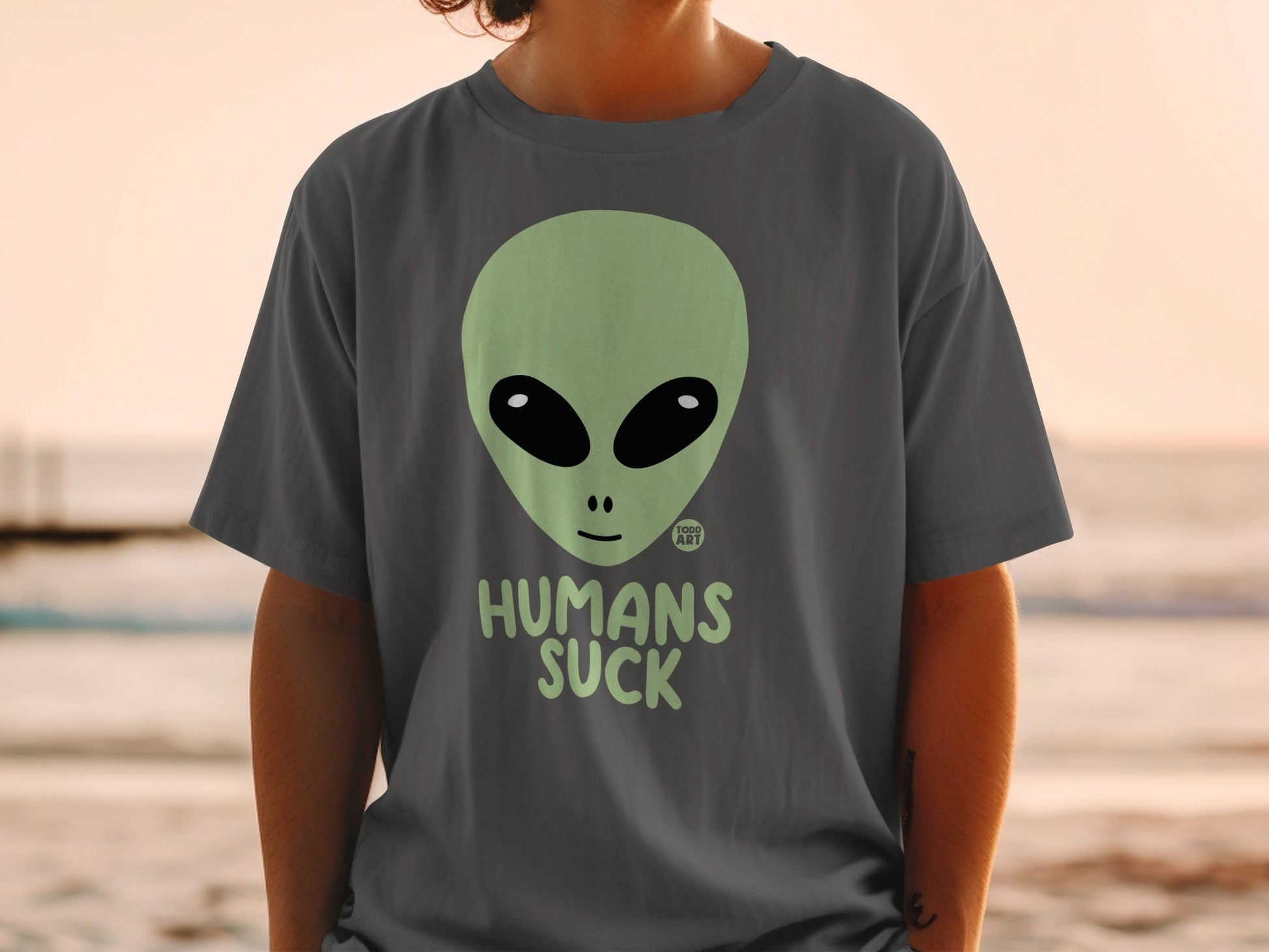 Alien Saying 'Humans Suck' Graphic Design T-shirt