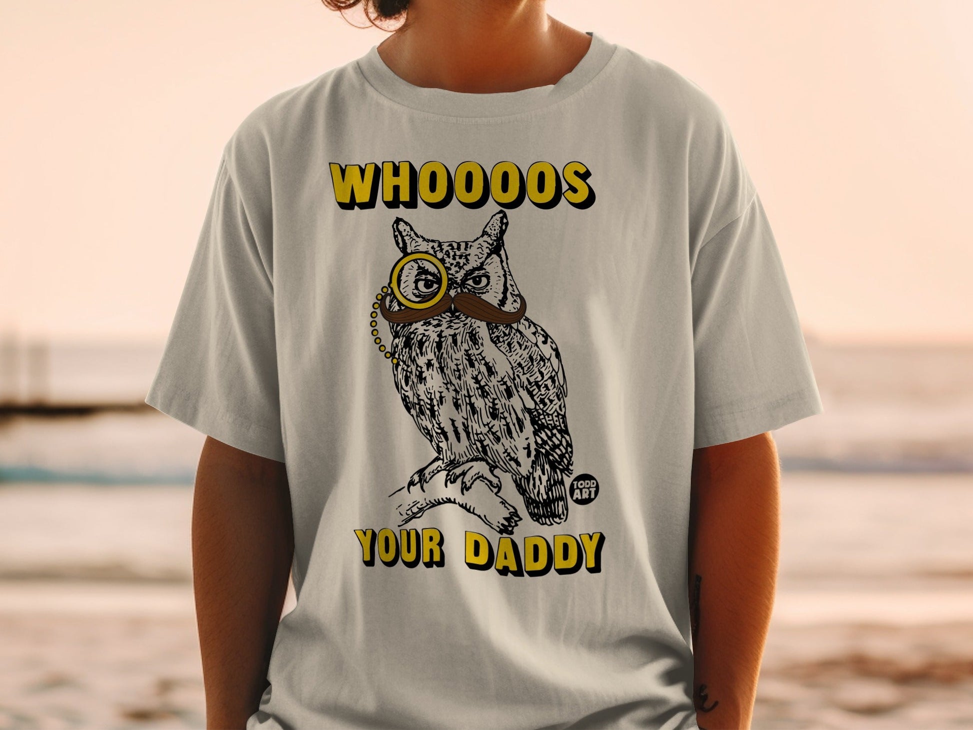 T-shirt with a drawing of an owl wearing a monocle and mustache, saying "WHOOO'S YOUR DADDY".