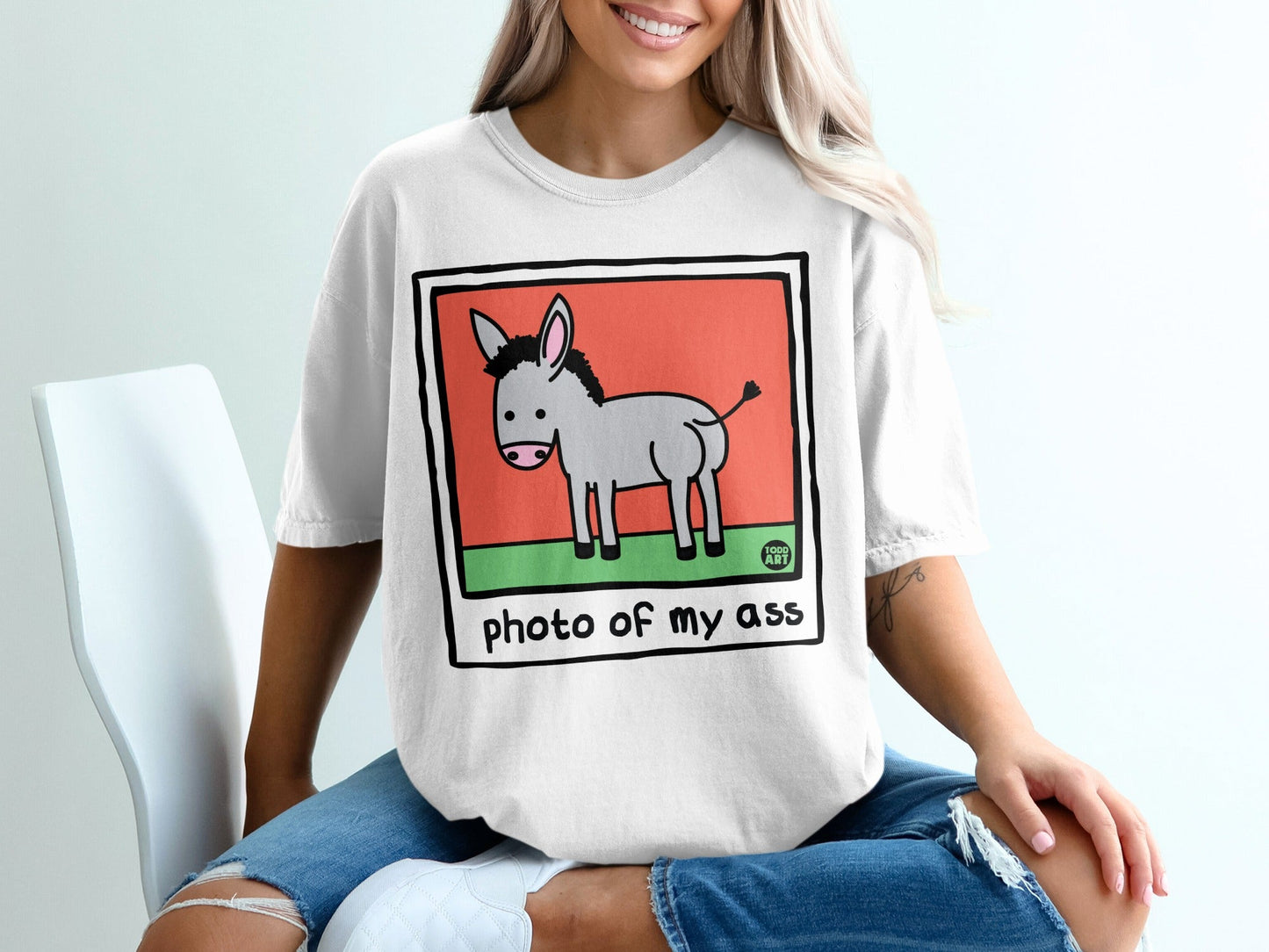 T-shirt with cartoon donkey graphic and text "photo of my ass".