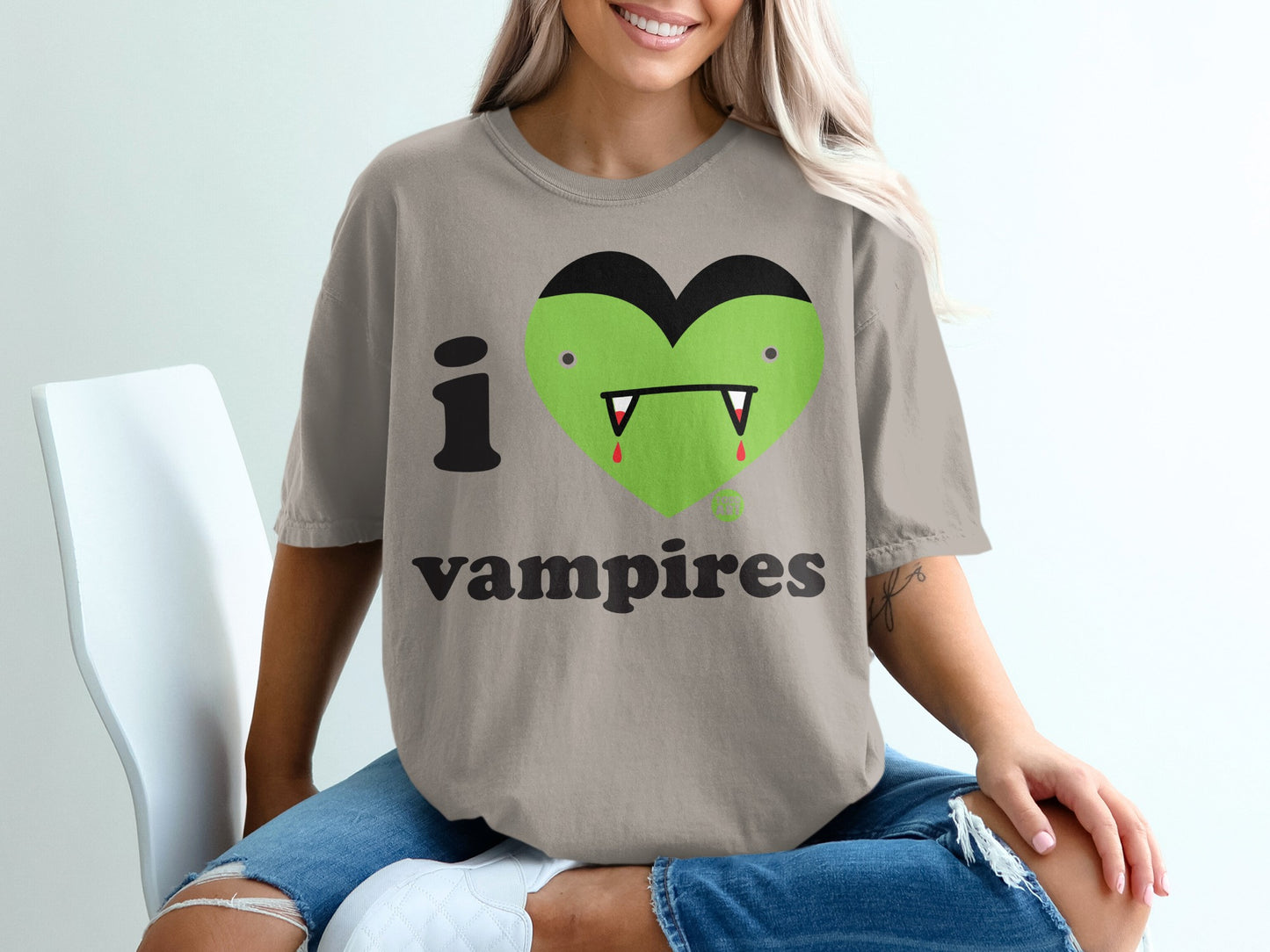I Love Vampires Heart with Fangs Graphic T-Shirt