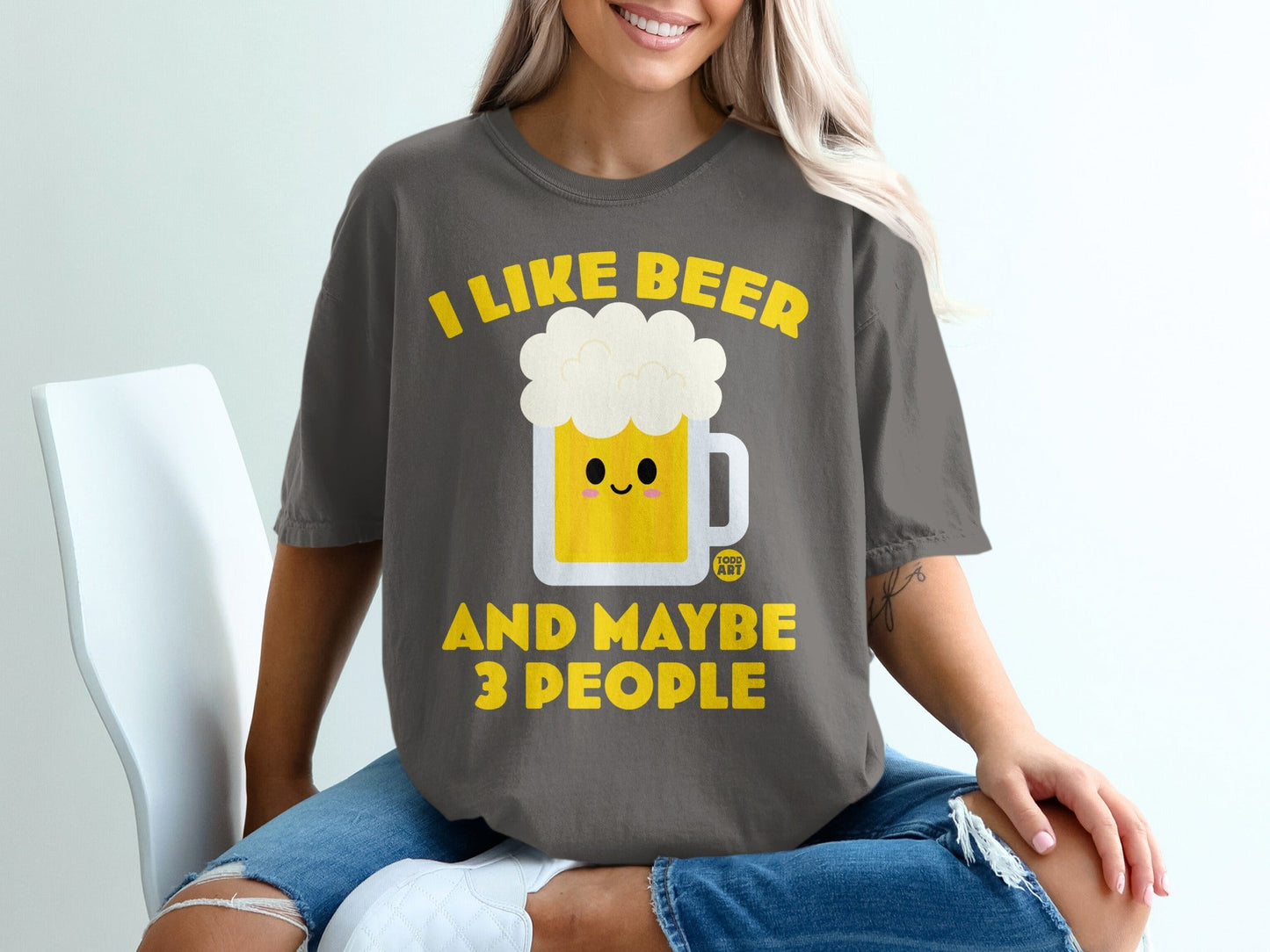 I Like Beer And Maybe 3 People Funny Graphic T-Shirt