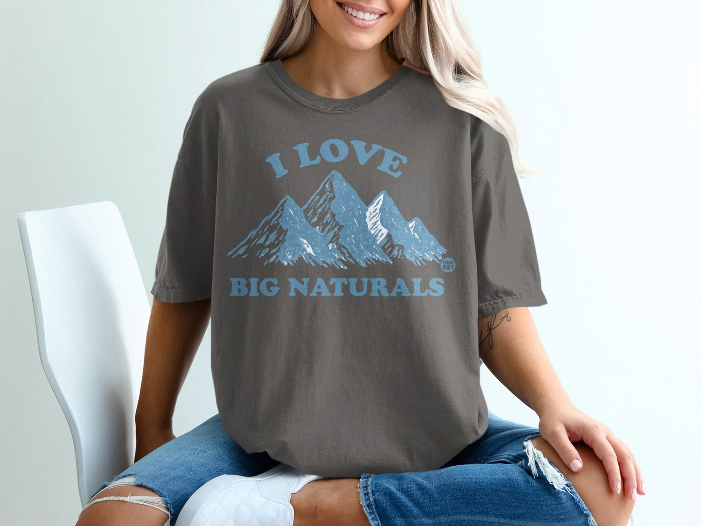 Dark grey t-shirt with "I LOVE BIG NATURALS" and blue mountains graphic.