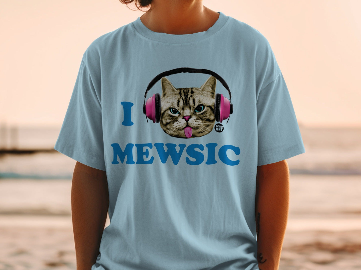 Light blue t-shirt with "I MEOWSIC" text and cat wearing headphones.