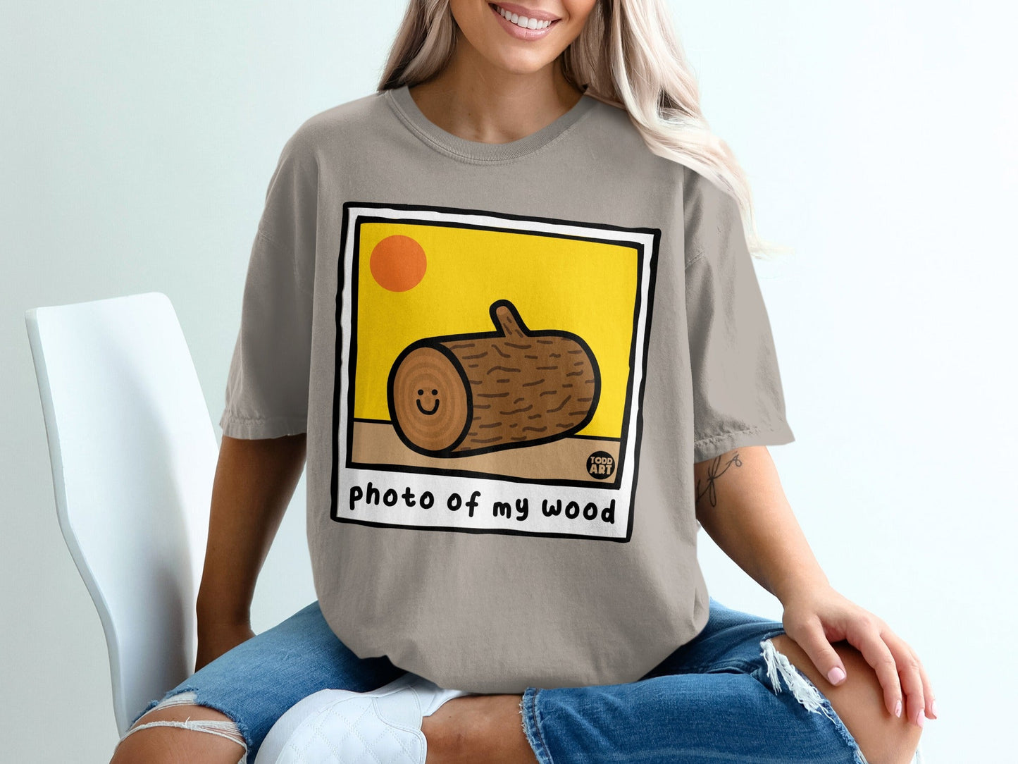 T-shirt featuring a cartoon log with a smiling face and text "photo of my wood".