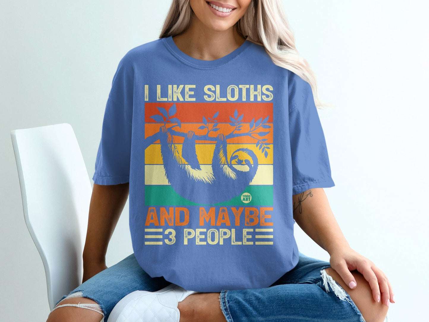 T-shirt with sloth graphic and text "I LIKE SLOTHS AND MAYBE 3 PEOPLE."