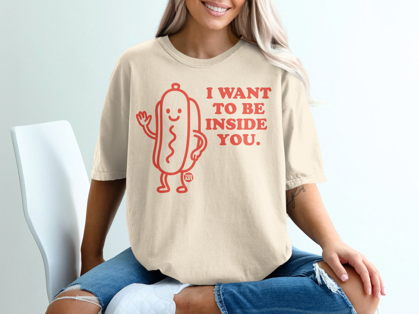 Cream t-shirt with a smiling hot dog wearing a chef's hat and waving.
