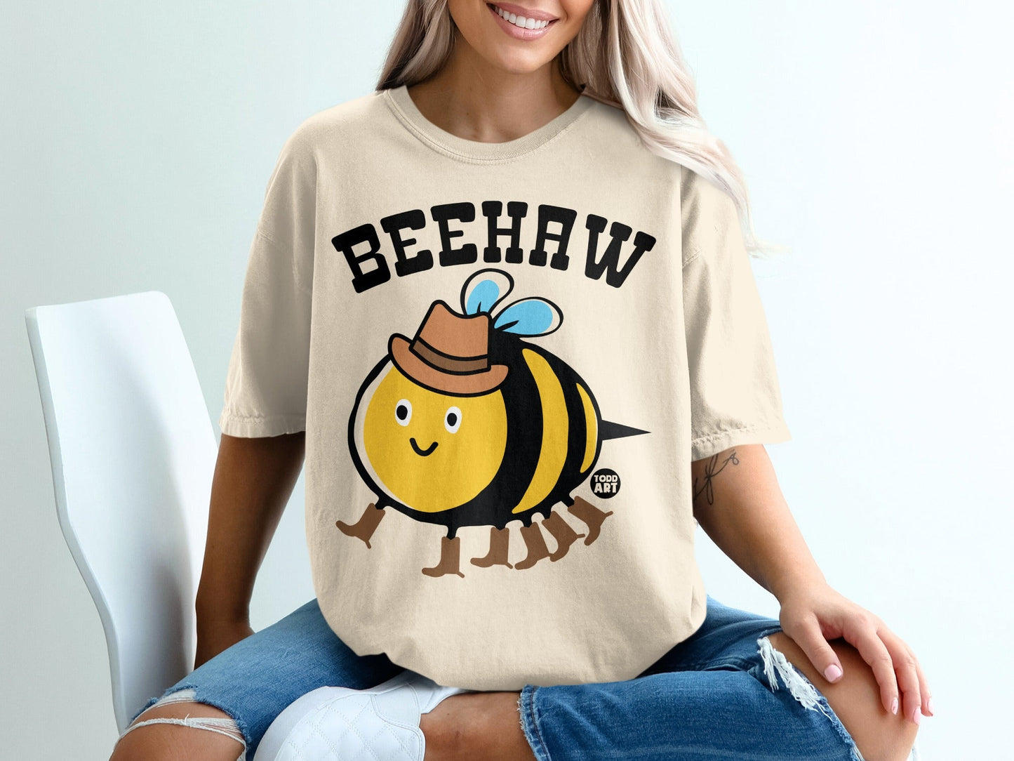 Bee wearing cowboy hat drawing printed on shirt