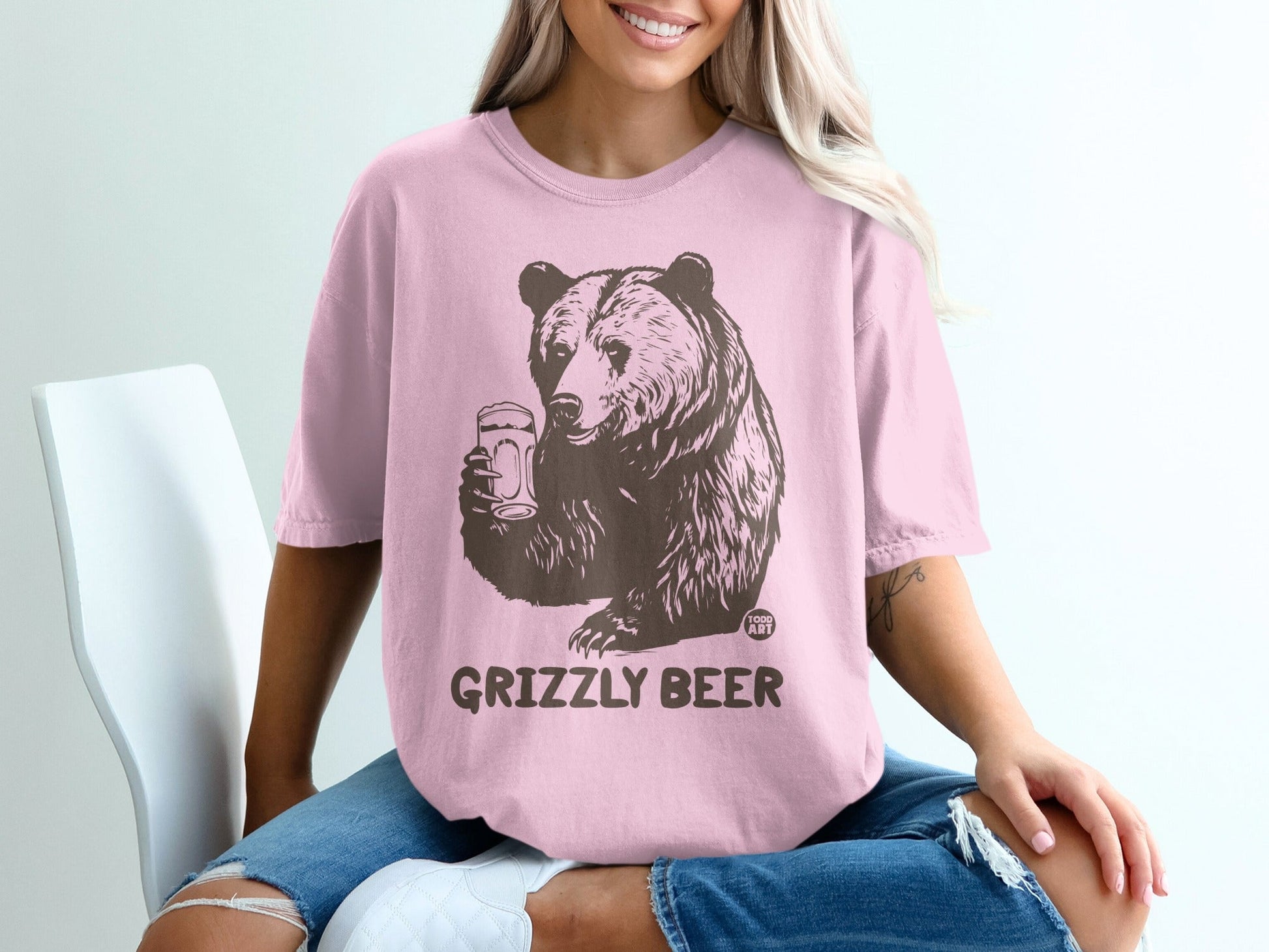 Grizzly Bear Holding Beer Funny Graphic T-Shirt