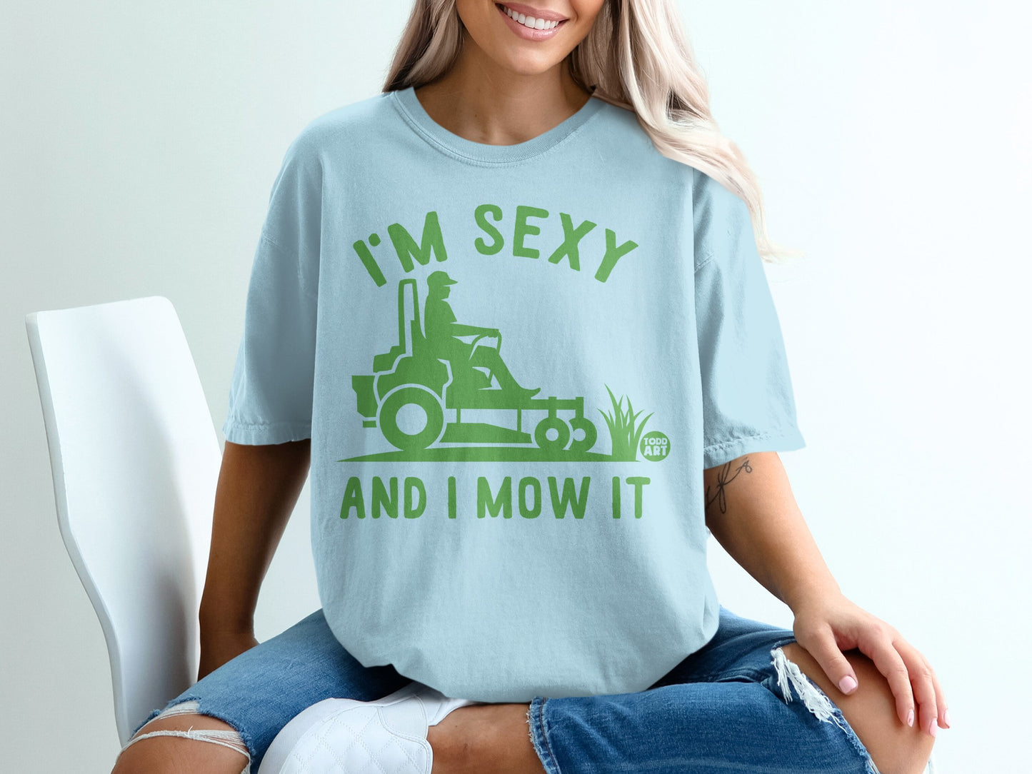 I'M SEXY AND I MOW IT Lawn Mower Design T-Shirt