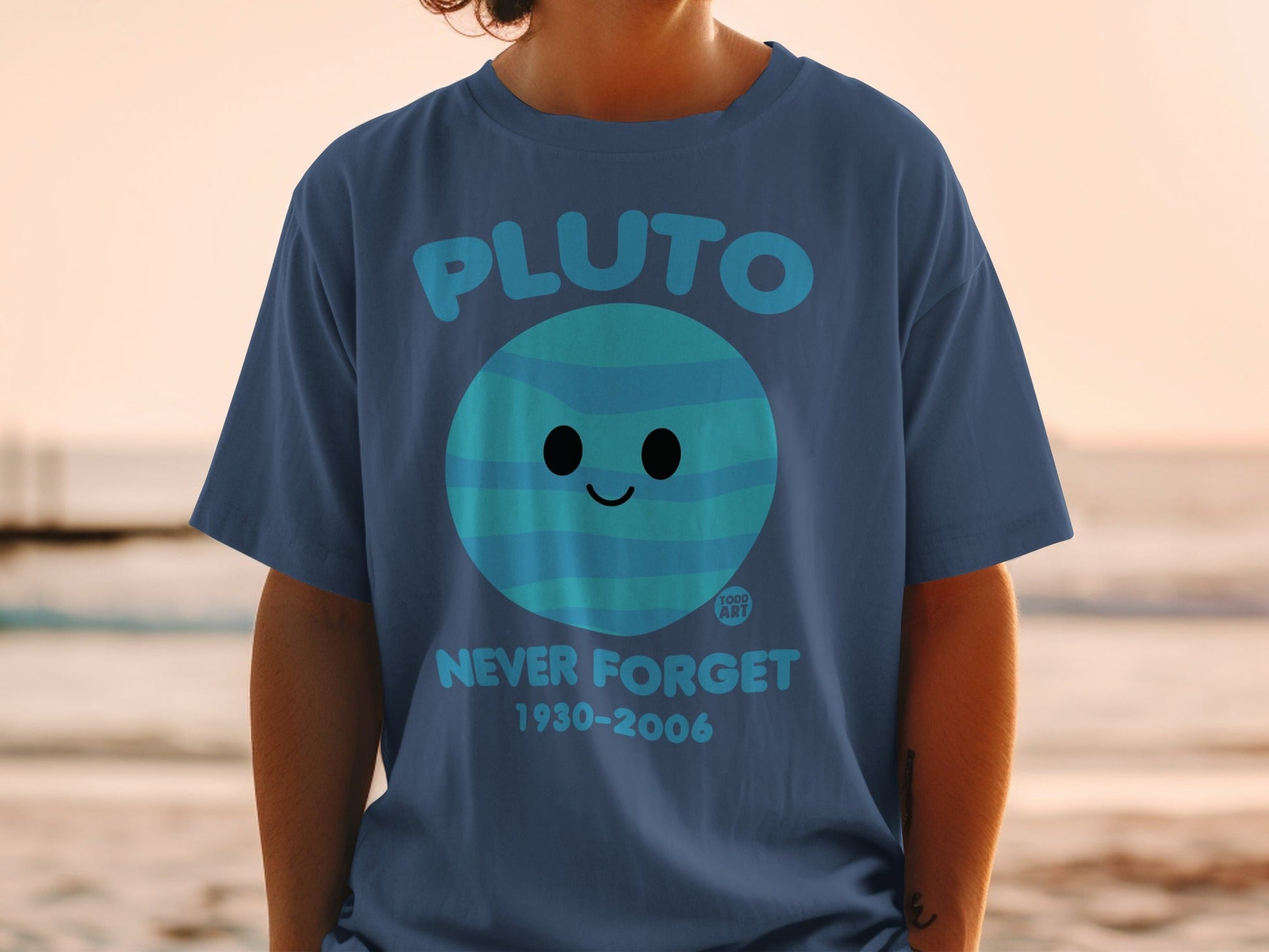 Retro Pluto Never Forget 1930-2006 Graphic T-Shirt