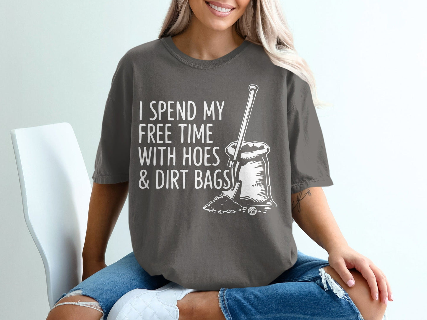 Graphic tee with text "I spend my free time with hoes & dirt bags" and gardening illustration.