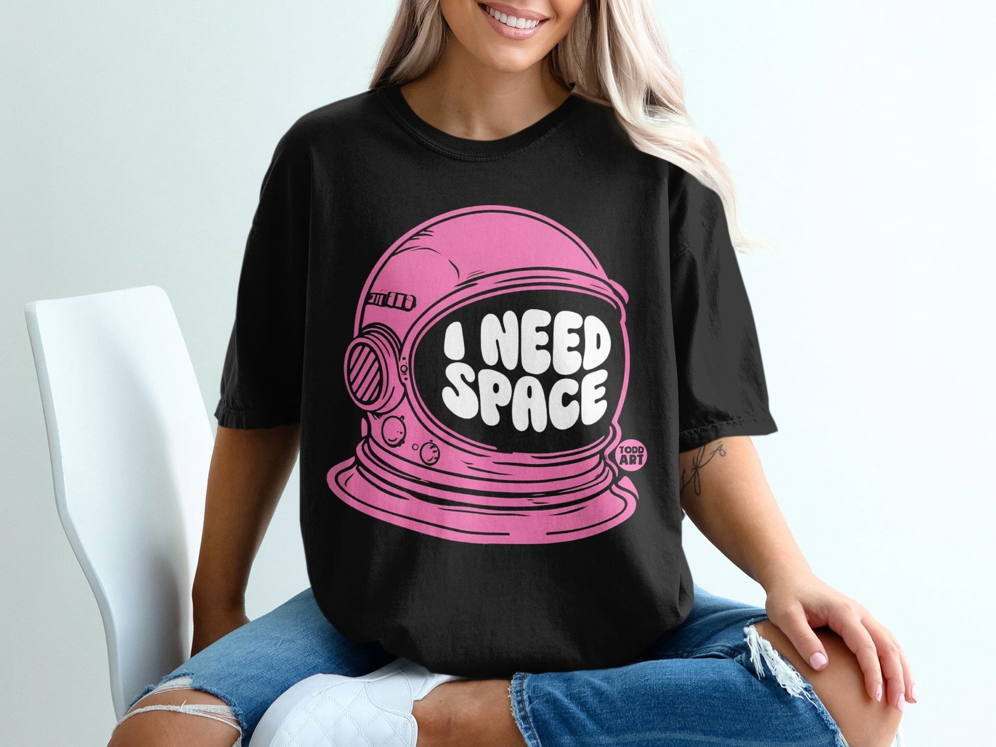 I Need Space Pink Astronaut Helmet Graphic T-shirt