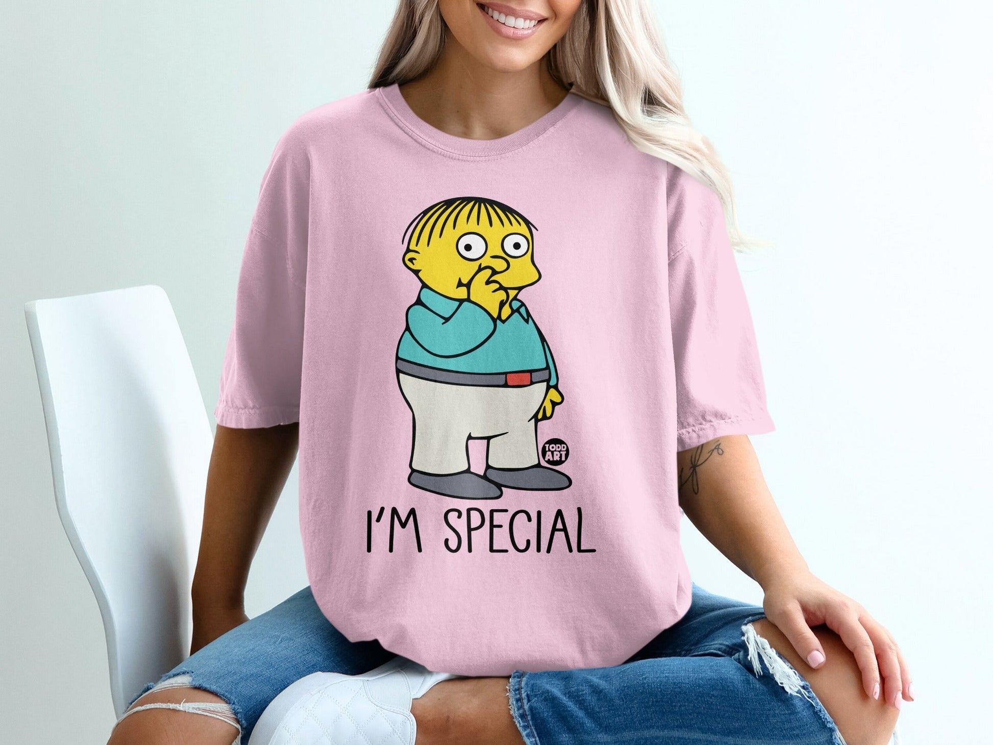 Ralph Wiggum from The Simpsons on a pink t-shirt with text "I'M SPECIAL".