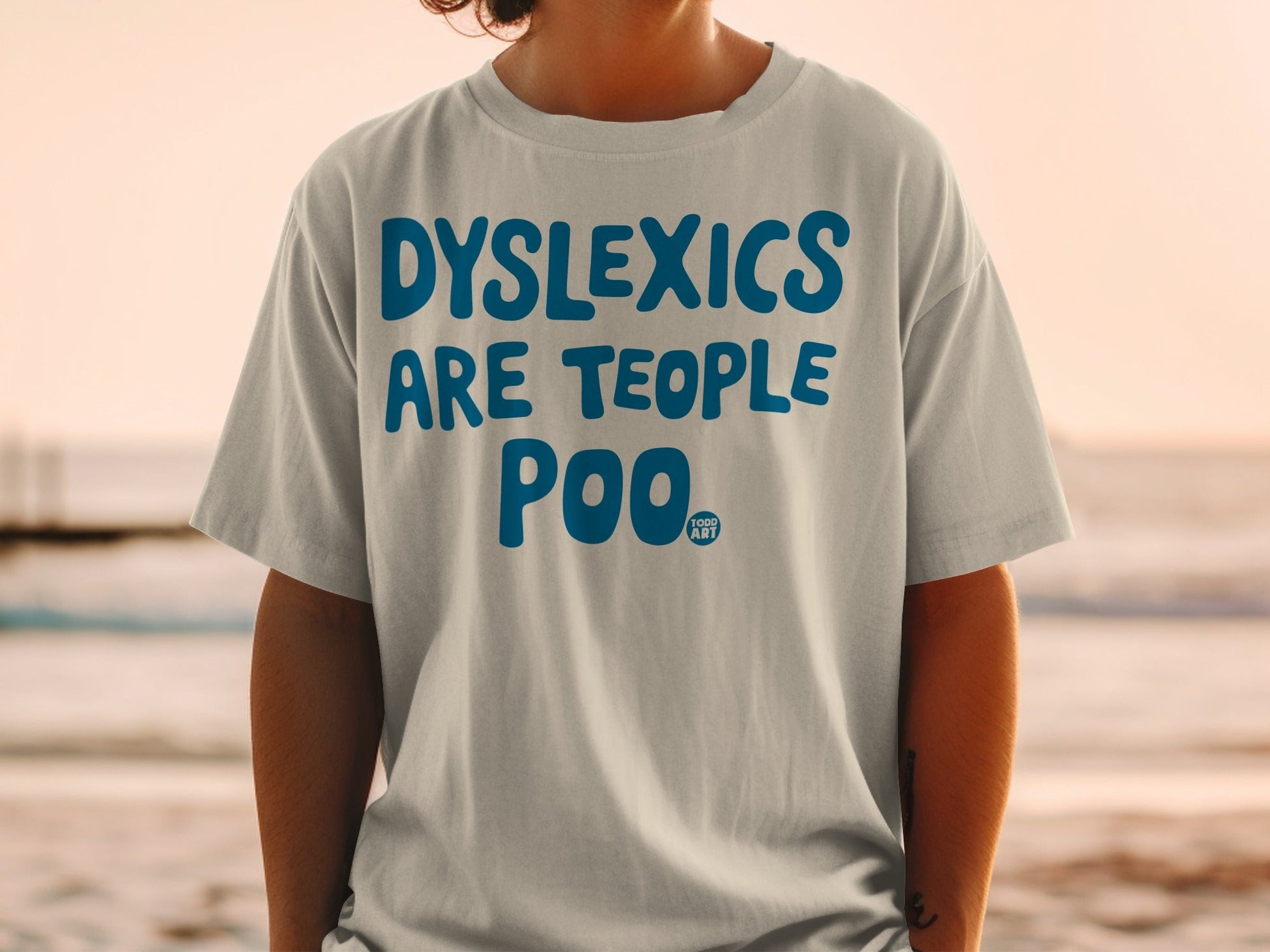 T-shirt with "DYSLEXICS ARE TEOPLE POO" and "GOOD ART" logo.