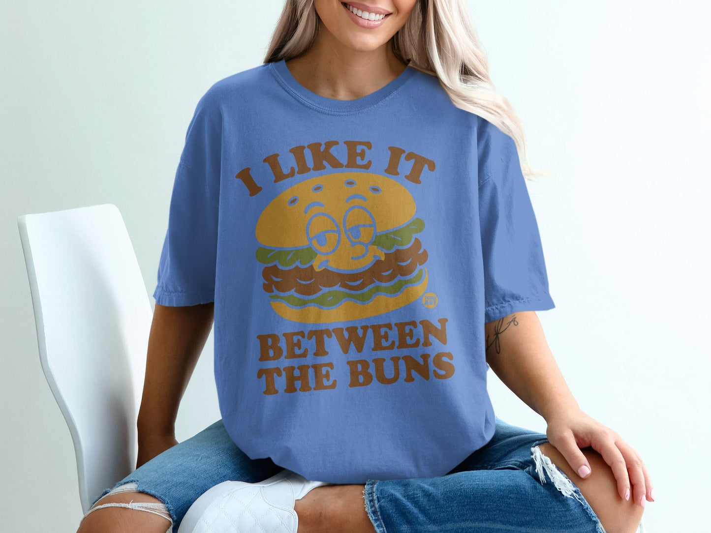 I Like It Between The Buns Burger Unisex Tee