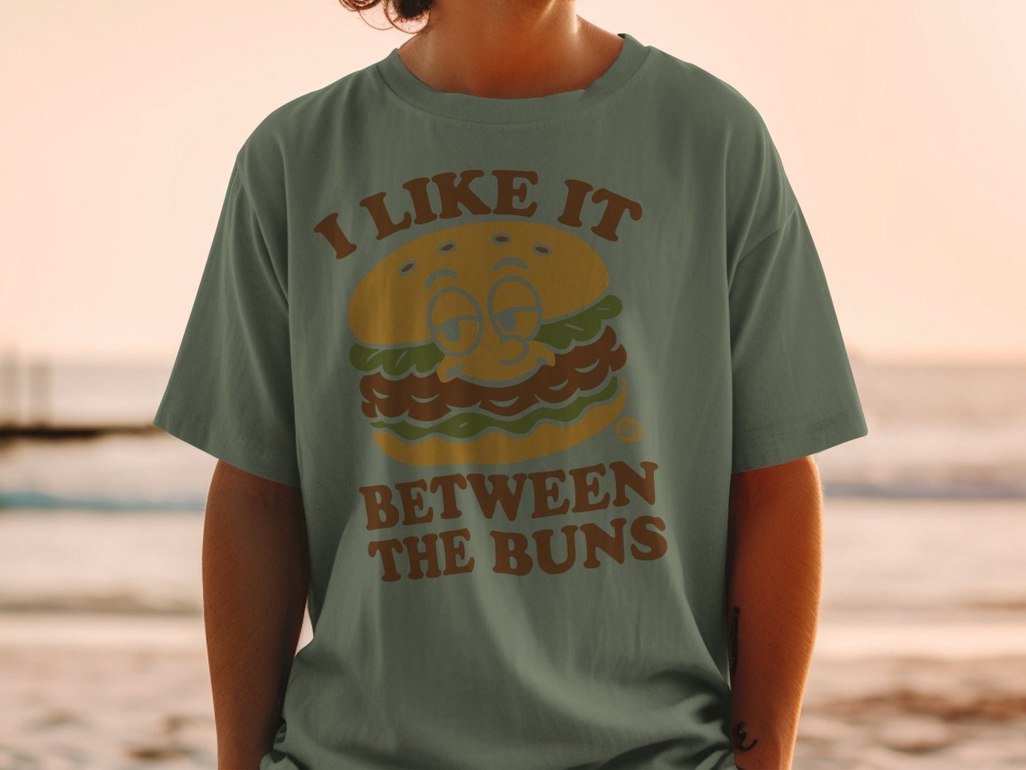 I Like It Between The Buns Funny Graphic Tee