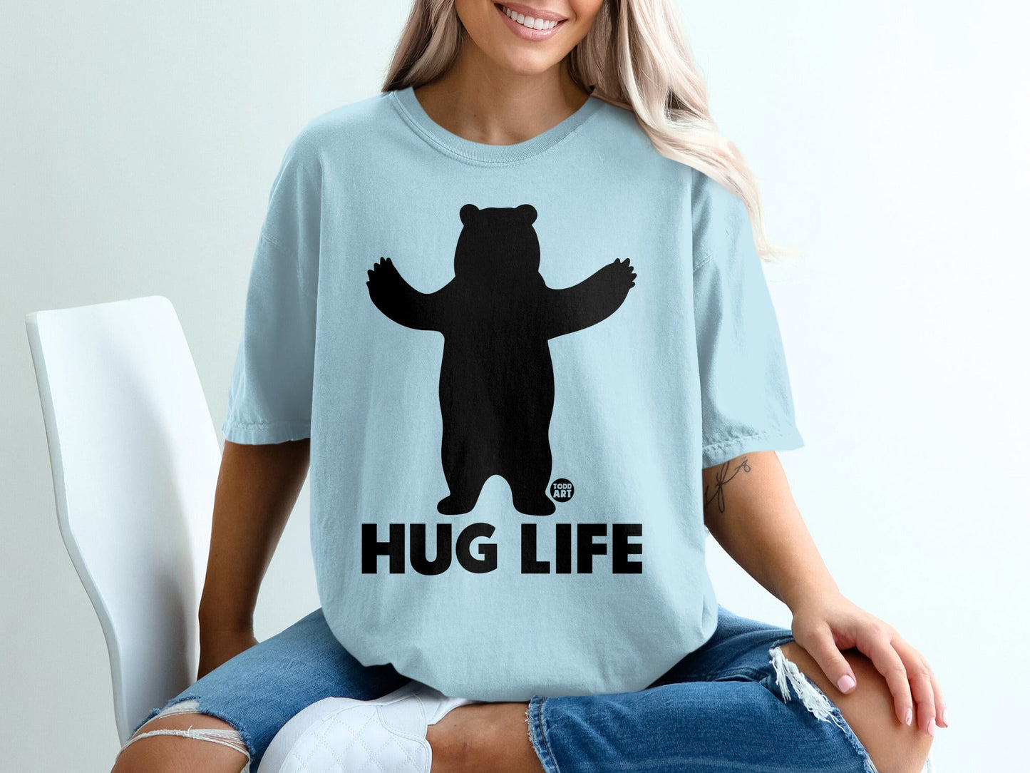 Cute Hug Life Bear Graphic Tee for Casual Wear