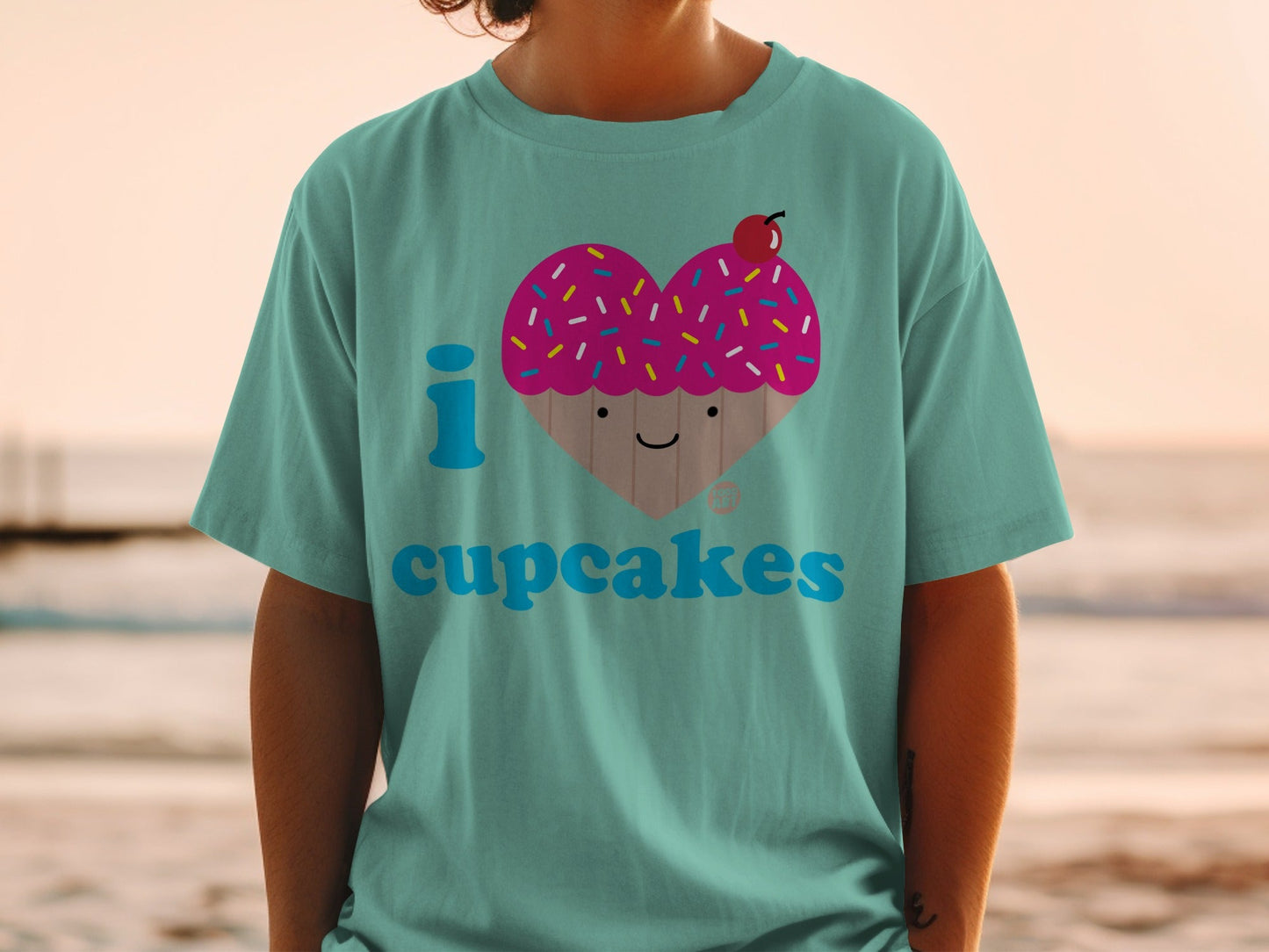 I Love Cupcakes Graphic Tee for Casual Wear