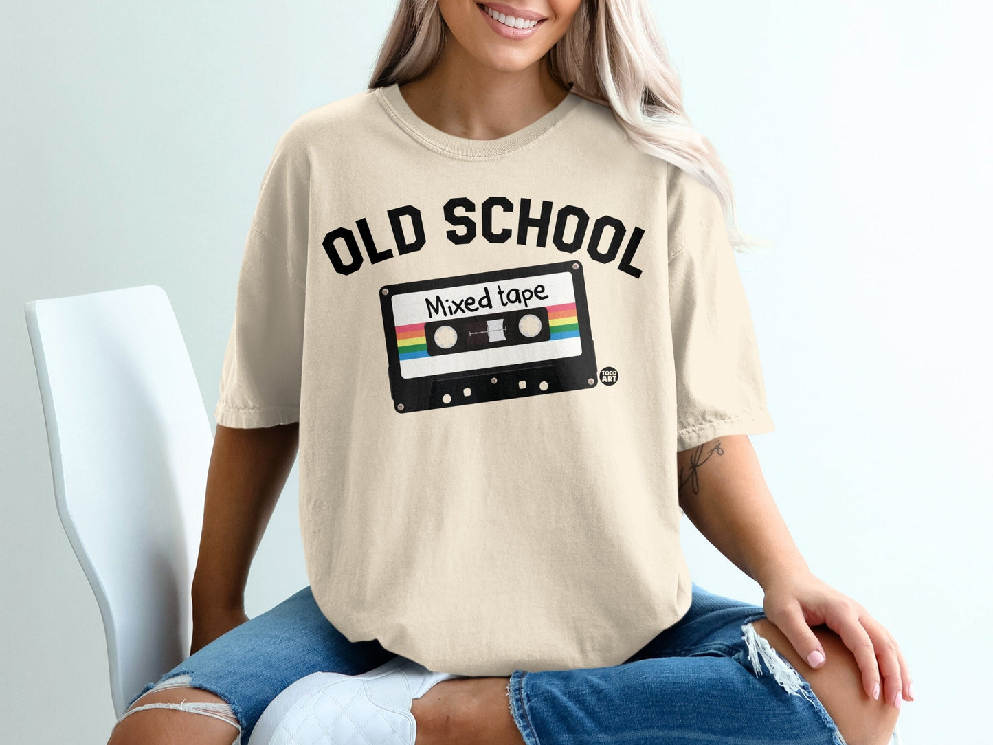 T-shirt with "OLD SCHOOL Mixed tape" cassette graphic.