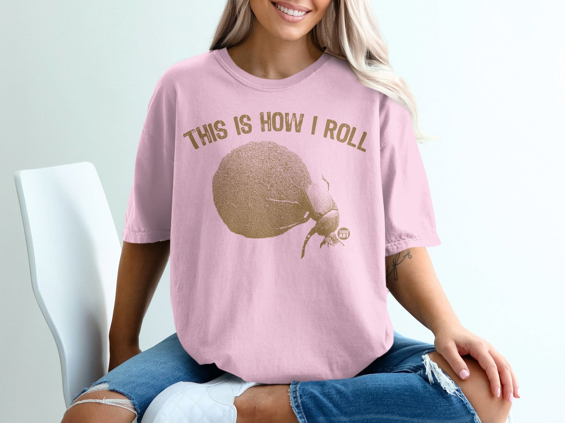 This Is How I Roll Funny Pink T-shirt Women's Clothing