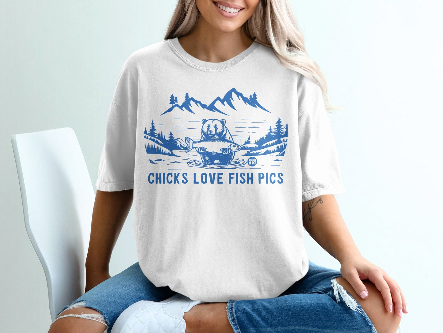 Chicks Love Fish Pics Bear Graphic Unisex T-Shirt