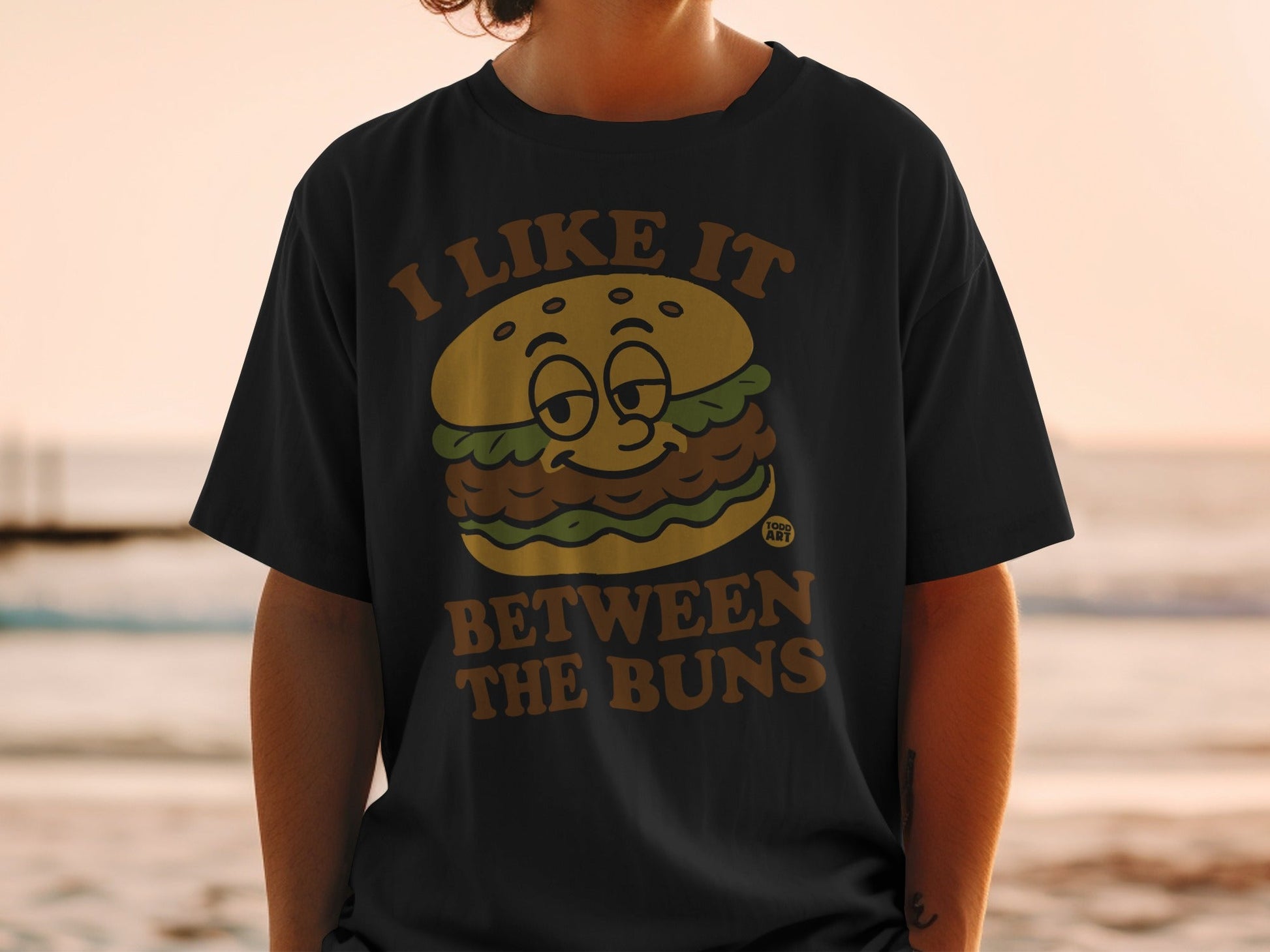 I Like It Between The Buns Graphic Tee Shirt