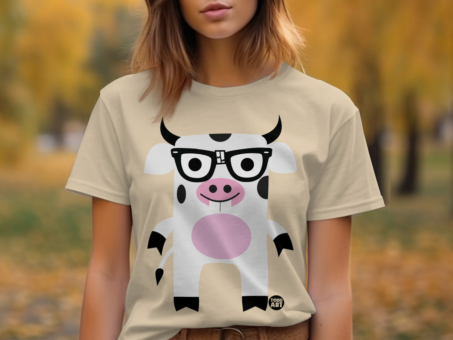 Stylish Graphic Tee Featuring Adorable Cow Design