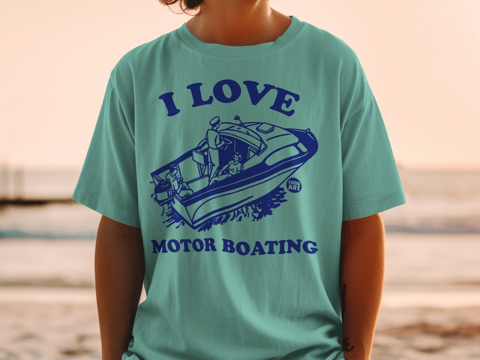 I Love Motor Boating Graphic T-Shirt for Boating Enthusiasts