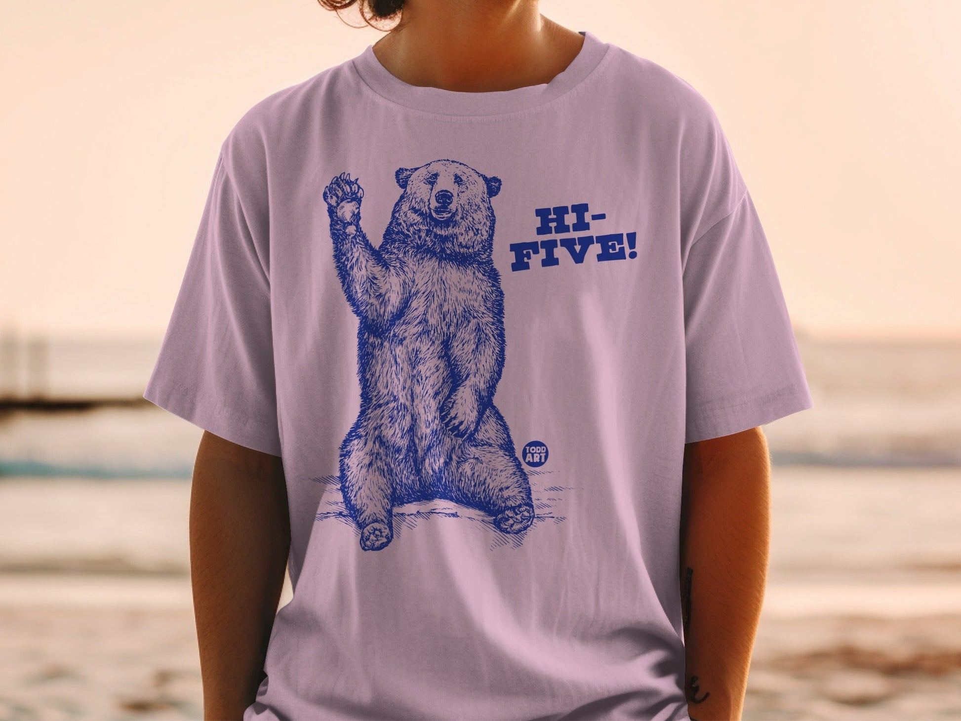 Hi-Five Bear Print Unisex Graphic T-Shirt