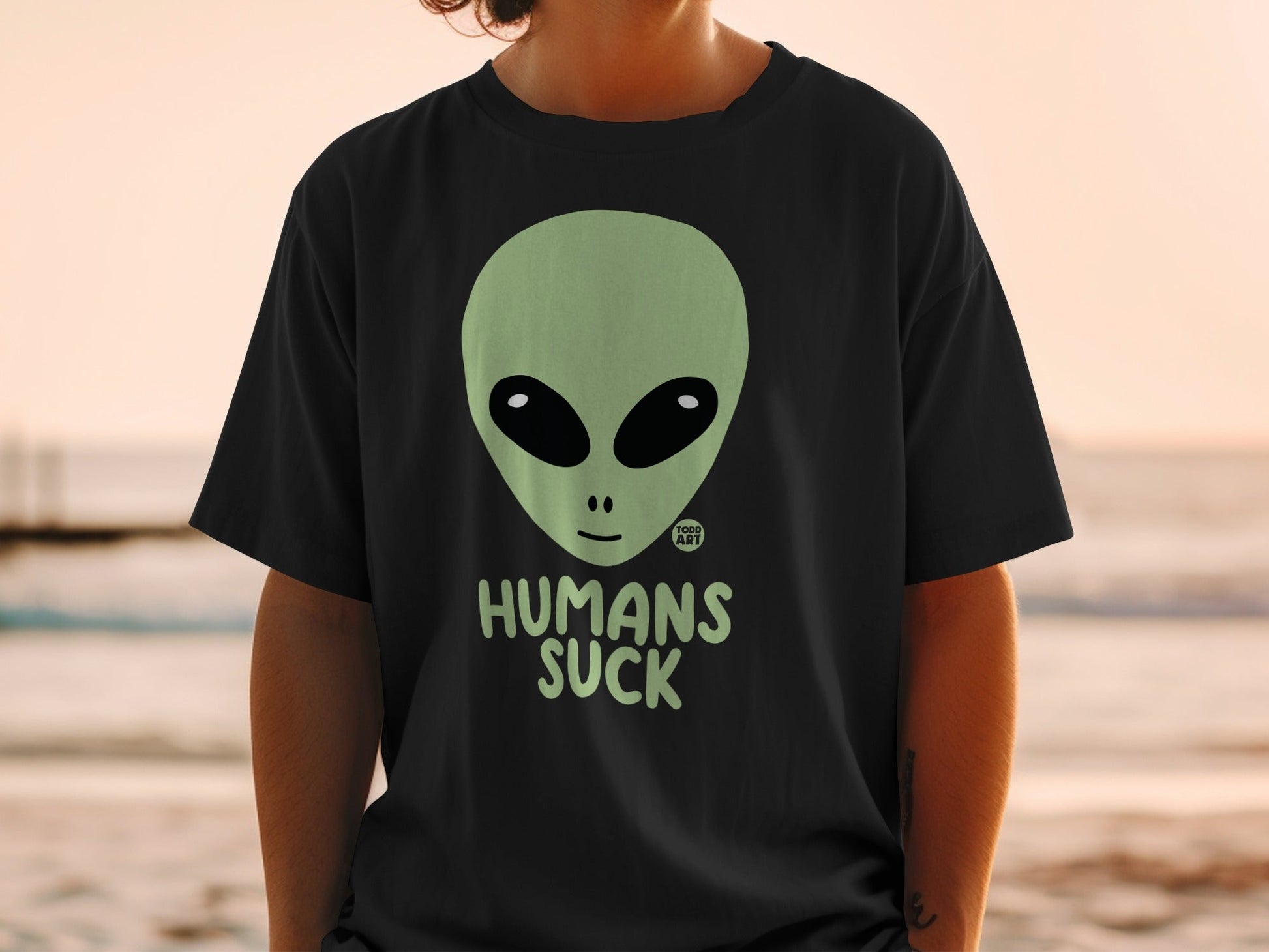 Humans Suck Alien Graphic Print T-shirt